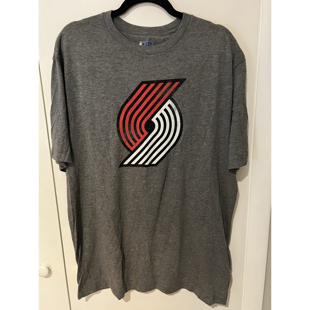 NBA Portland Trail Basketball Men's XL Short Sleeve Crewneck T-shirt Gray